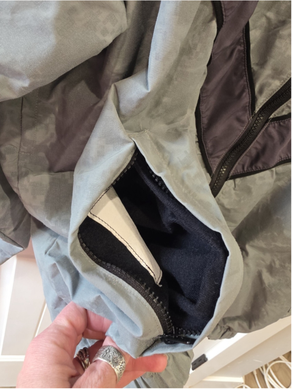 US Army IPFU Physical Training Jacket Reflective Windbreaker L /Long Streetwear - Picture 9 of 12